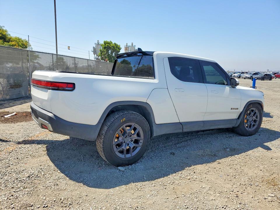 7FCTGAAAXNN015566 2022 Rivian R1T photo no. 3
