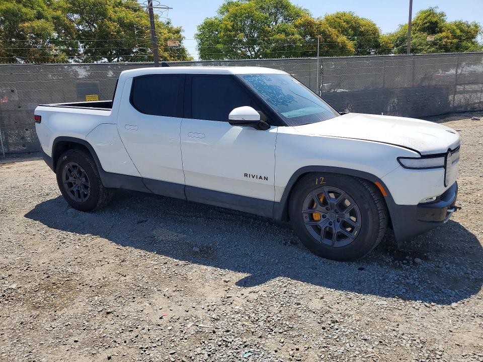 7FCTGAAAXNN015566 2022 Rivian R1T photo no. 4