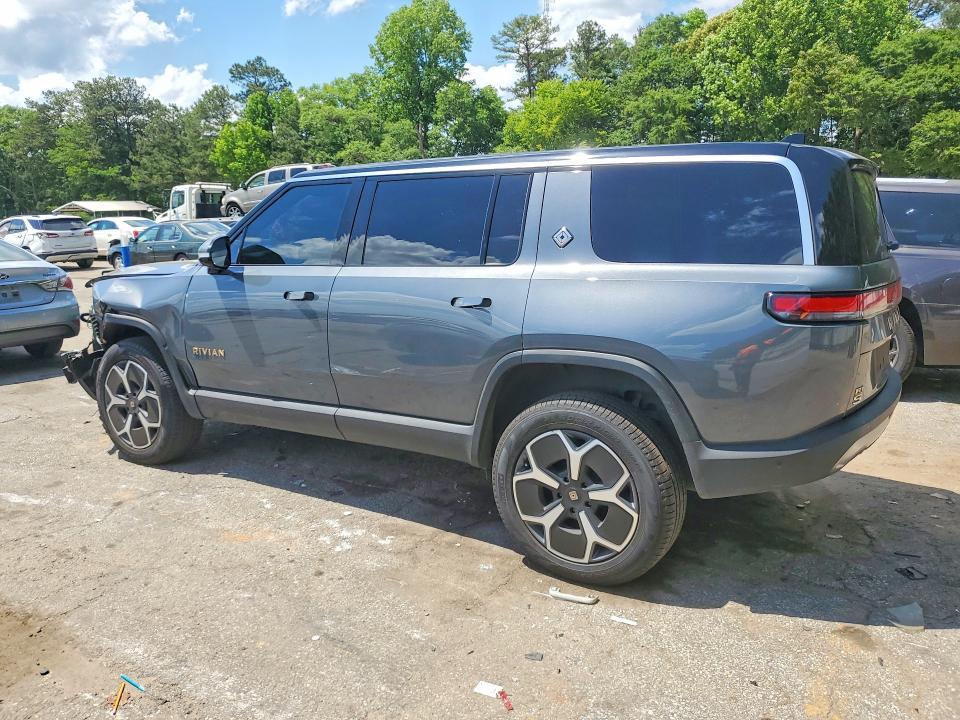 7PDSGABA2PN022829 2023 Rivian R1S photo no. 2