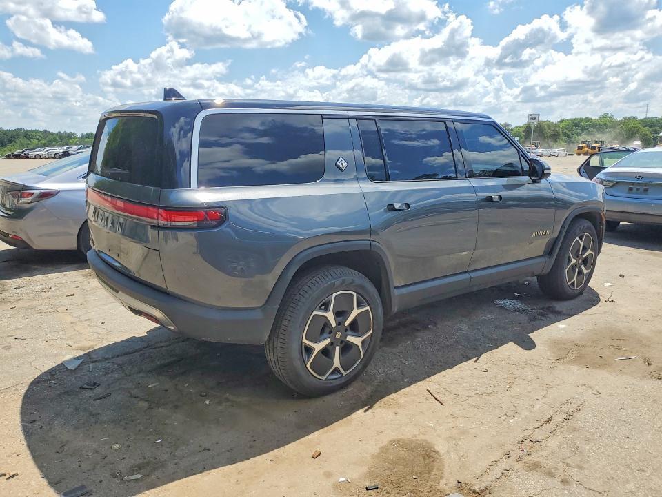 7PDSGABA2PN022829 2023 Rivian R1S photo no. 3