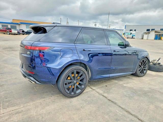 SAL119E43PA132409 2023 Land Rover Range Rover photo no. 3