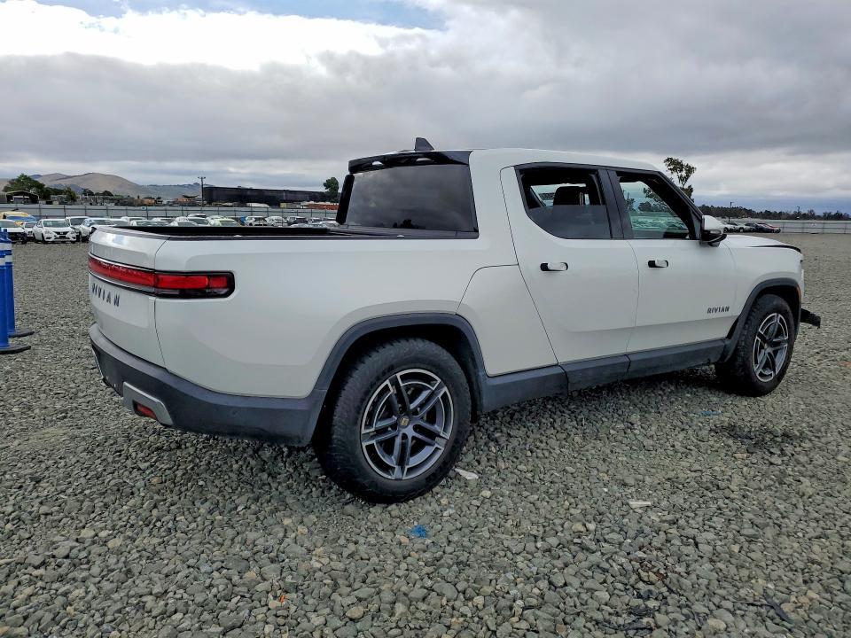 7FCTGBAA5SN035063 2025 Rivian R1T photo no. 3