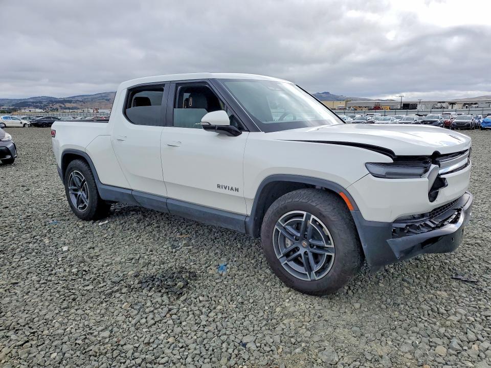 7FCTGBAA5SN035063 2025 Rivian R1T photo no. 4