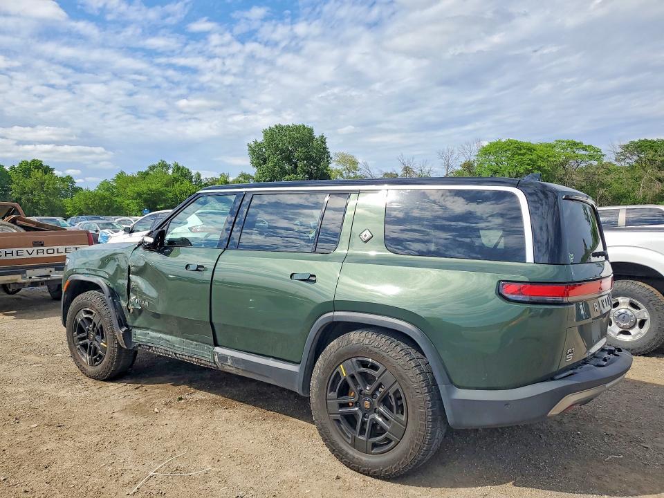 7PDSGBBA2RN044399 2024 Rivian R1S photo no. 2