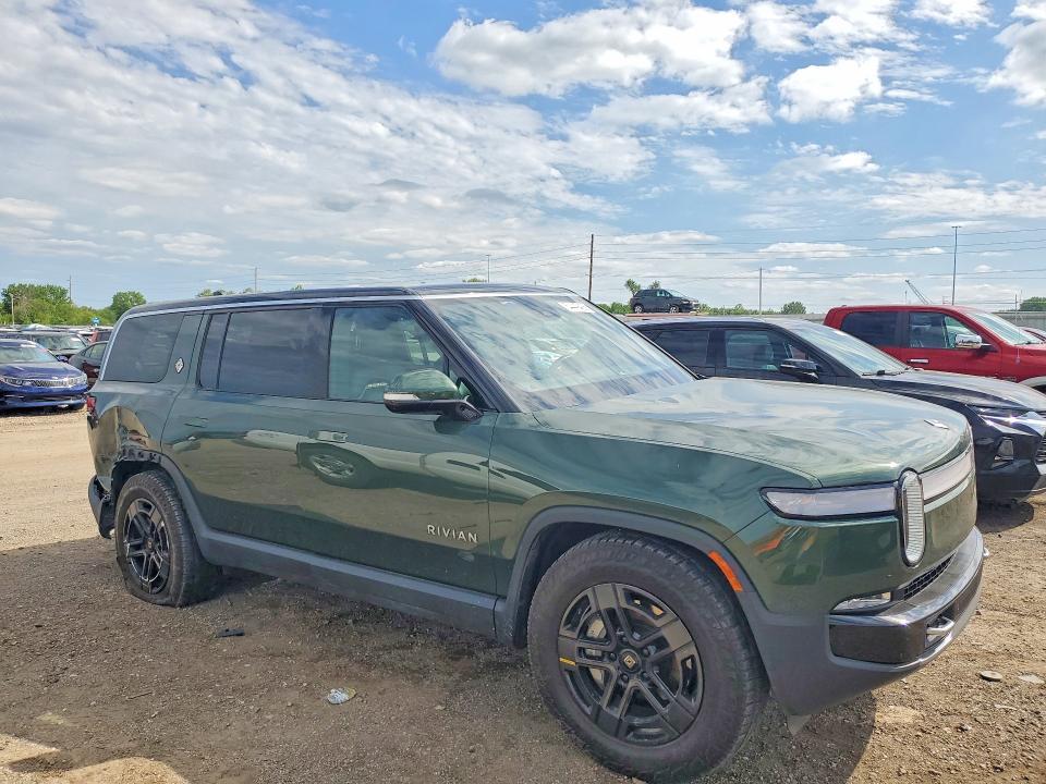 7PDSGBBA2RN044399 2024 Rivian R1S photo no. 4