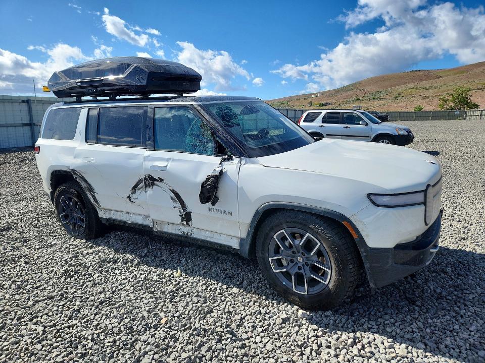 7PDSGBBA7RN032412 2024 Rivian R1S photo no. 4