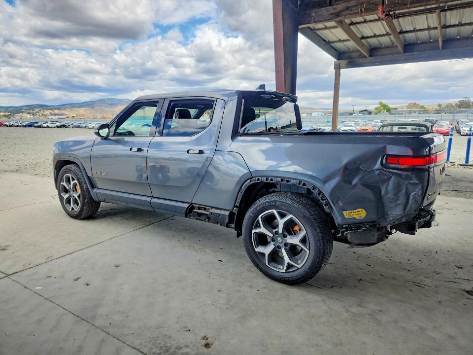 7FCTGAAA9NN013484 2022 Rivian R1T photo no. 2