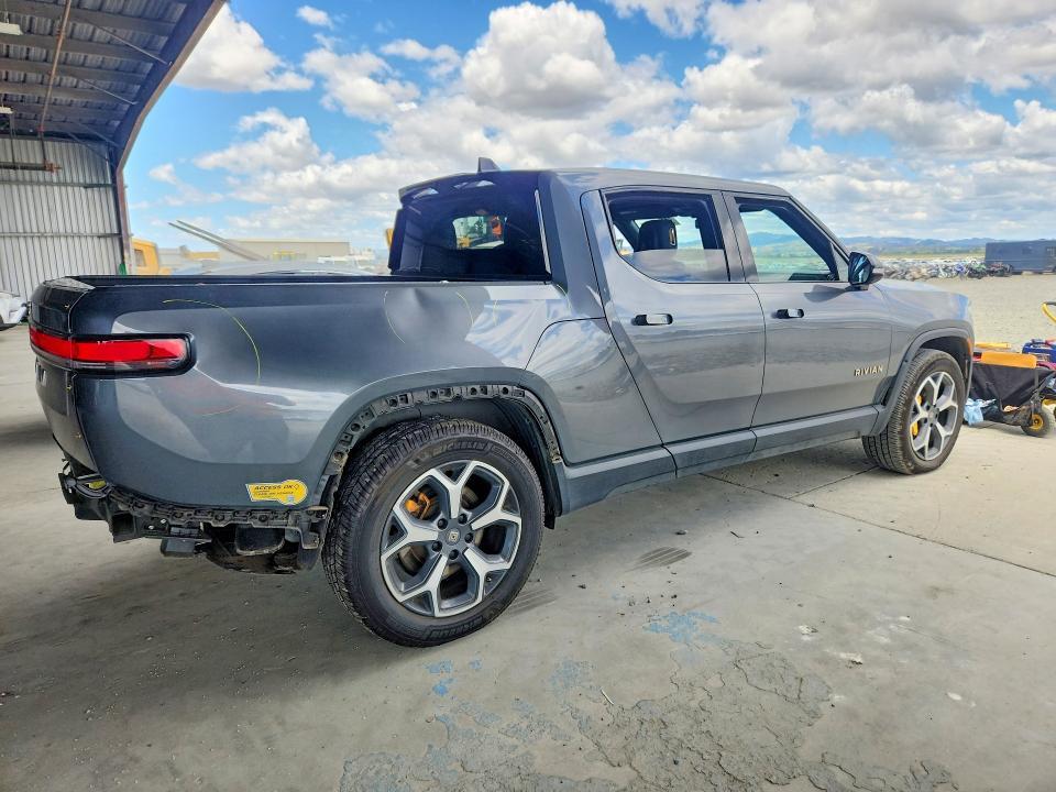 7FCTGAAA9NN013484 2022 Rivian R1T photo no. 3