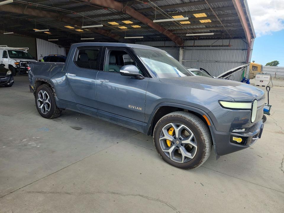 7FCTGAAA9NN013484 2022 Rivian R1T photo no. 4