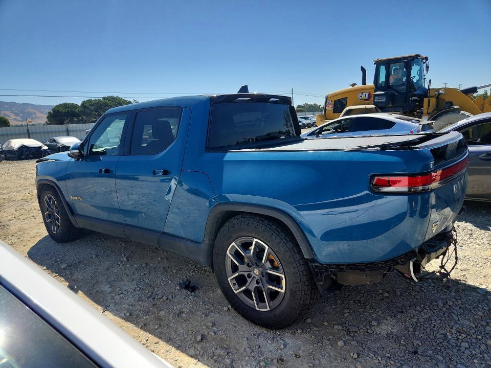 7FCTGAAAXNN010495 2022 Rivian R1T photo no. 2
