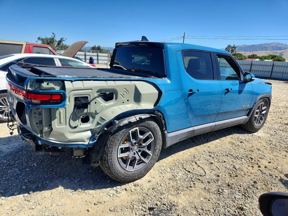 7FCTGAAAXNN010495 2022 Rivian R1T photo no. 3