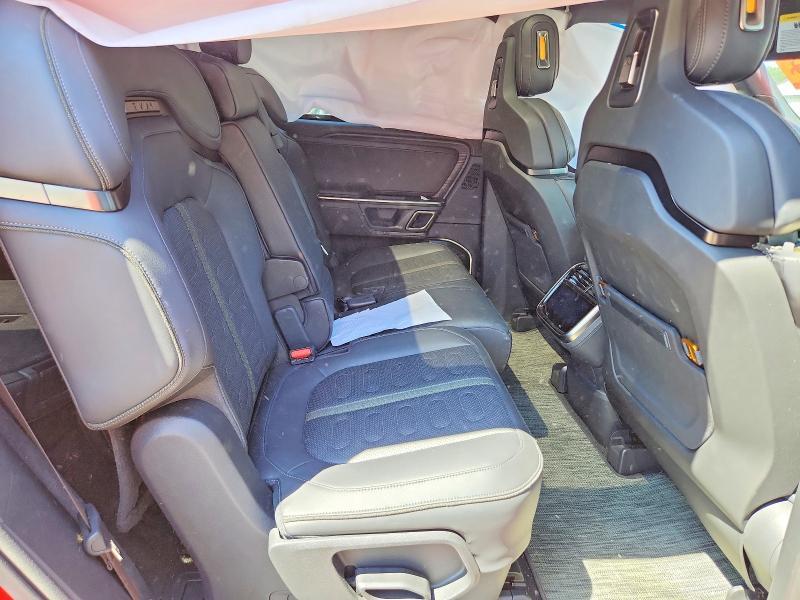 7PDSGABA5RN033875 2024 Rivian R1S photo no. 11