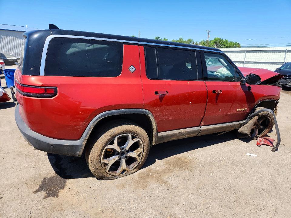 7PDSGABA5RN033875 2024 Rivian R1S photo no. 3