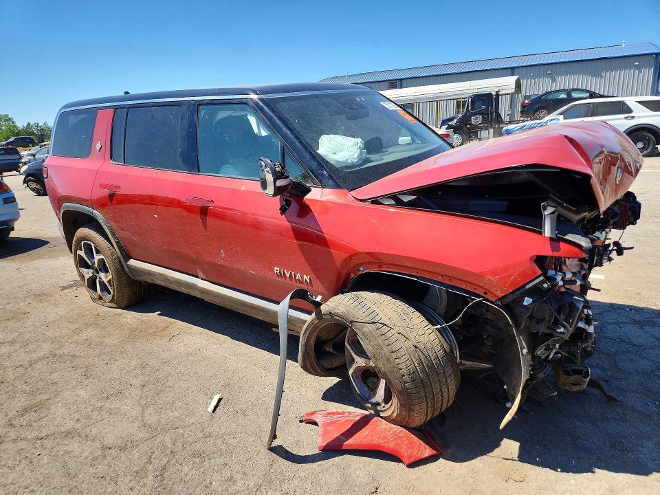 7PDSGABA5RN033875 2024 Rivian R1S photo no. 4