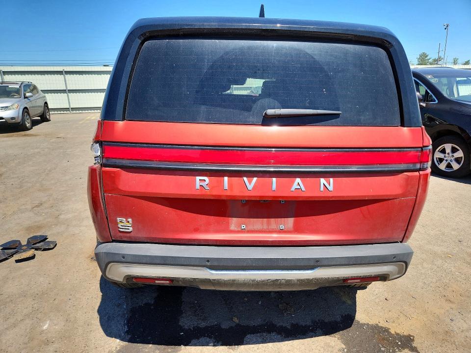 7PDSGABA5RN033875 2024 Rivian R1S photo no. 6