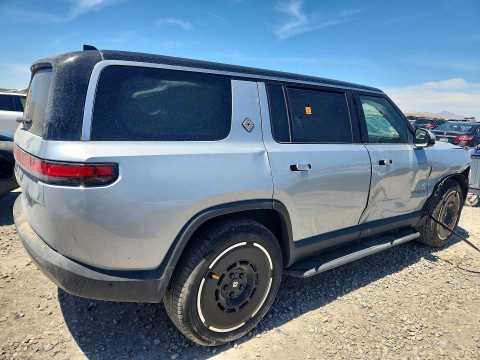 7PDSGBBA0SN057187 2025 Rivian R1S photo no. 3