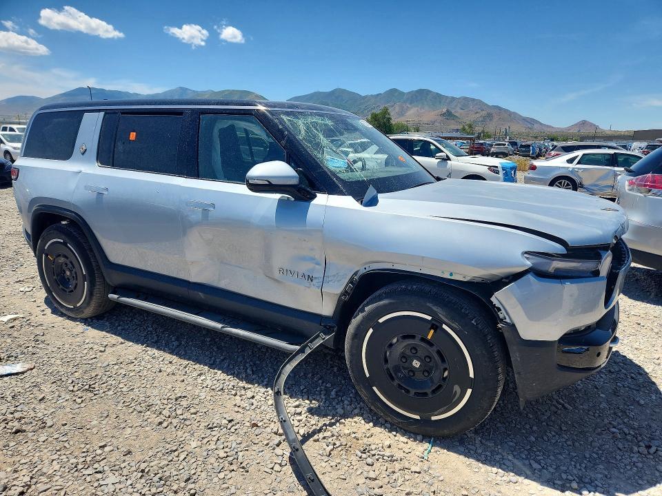 7PDSGBBA0SN057187 2025 Rivian R1S photo no. 4