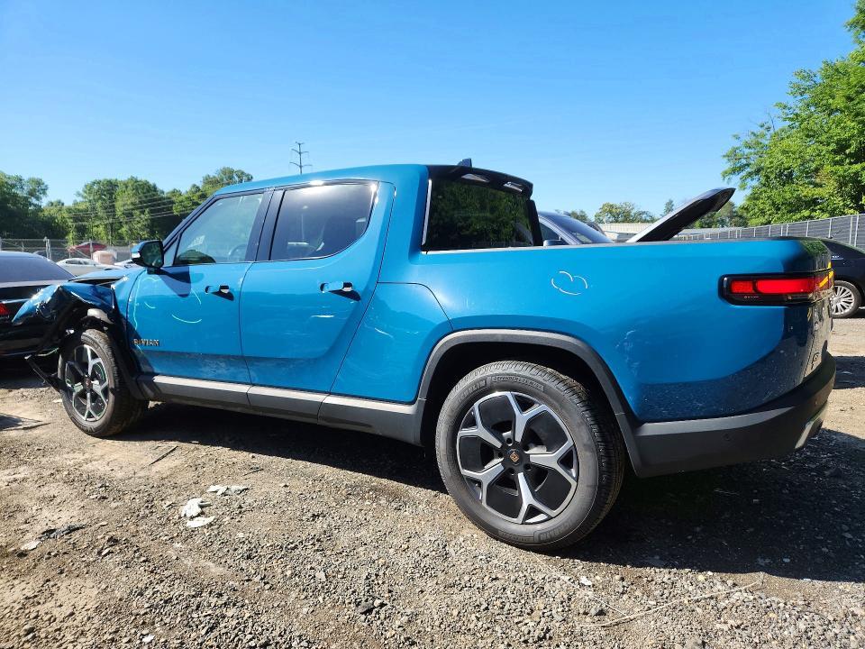 7FCTGAAA6NN014186 2022 Rivian R1T photo no. 2