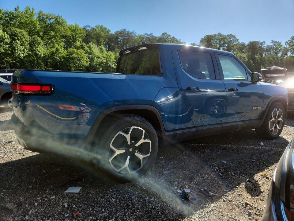 7FCTGAAA6NN014186 2022 Rivian R1T photo no. 3
