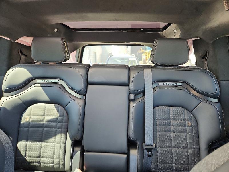7PDSGCBP5SN060757 2025 Rivian R1S photo no. 10