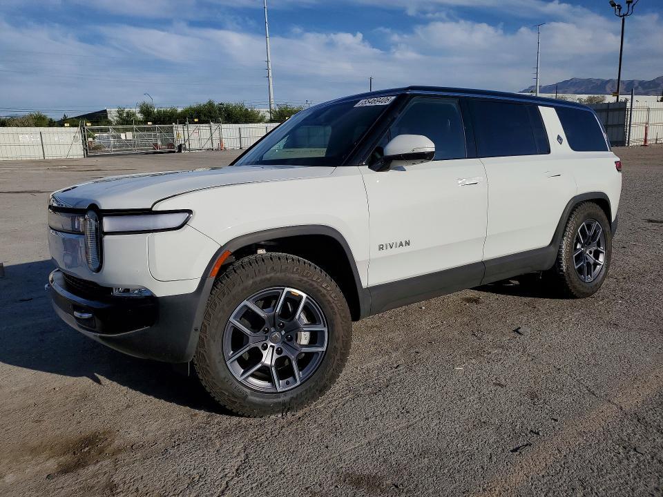 7PDSGBBA2RN039672 2024 Rivian R1S photo no. 1