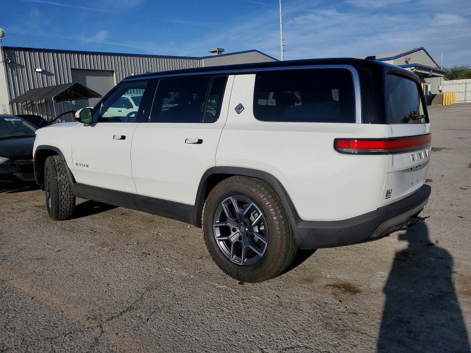 7PDSGBBA2RN039672 2024 Rivian R1S photo no. 2