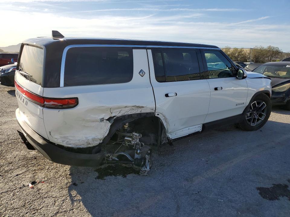 7PDSGBBA2RN039672 2024 Rivian R1S photo no. 3