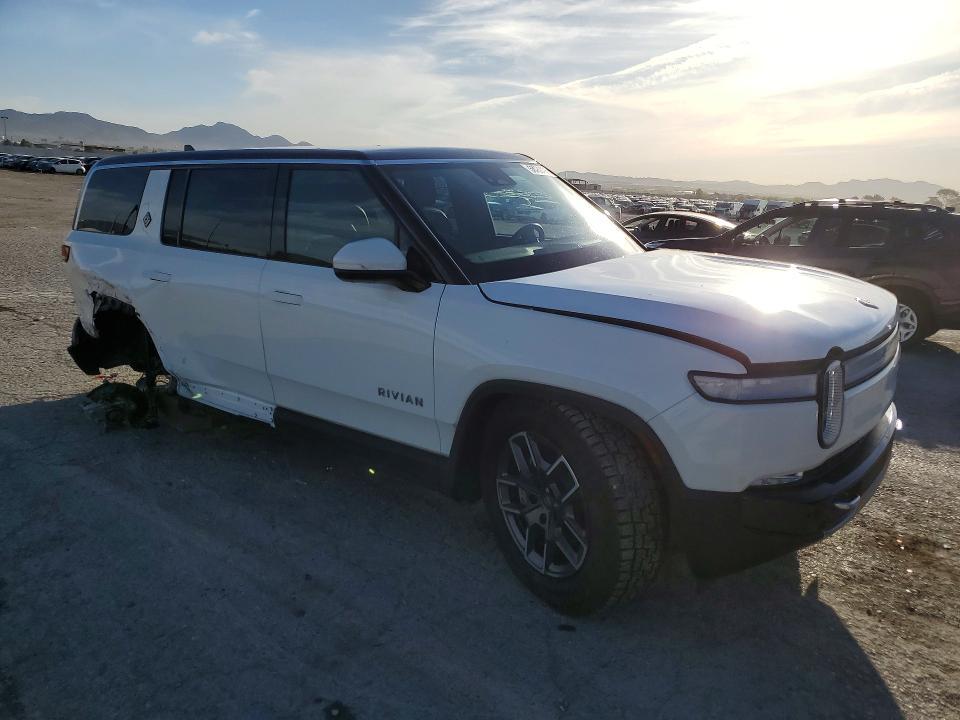 7PDSGBBA2RN039672 2024 Rivian R1S photo no. 4