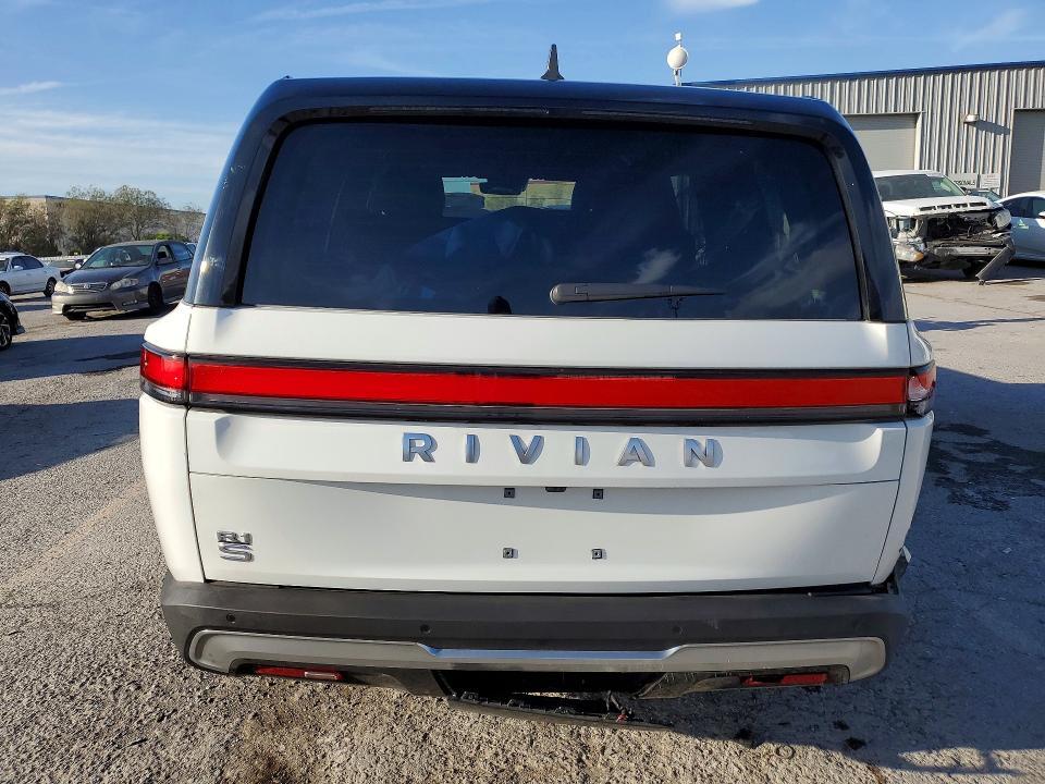 7PDSGBBA2RN039672 2024 Rivian R1S photo no. 6