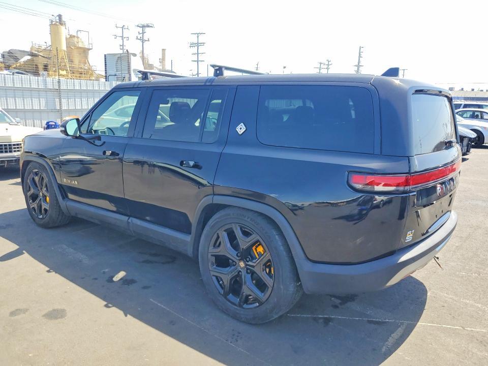 7PDSGABL1NN001954 2022 Rivian R1S photo no. 2