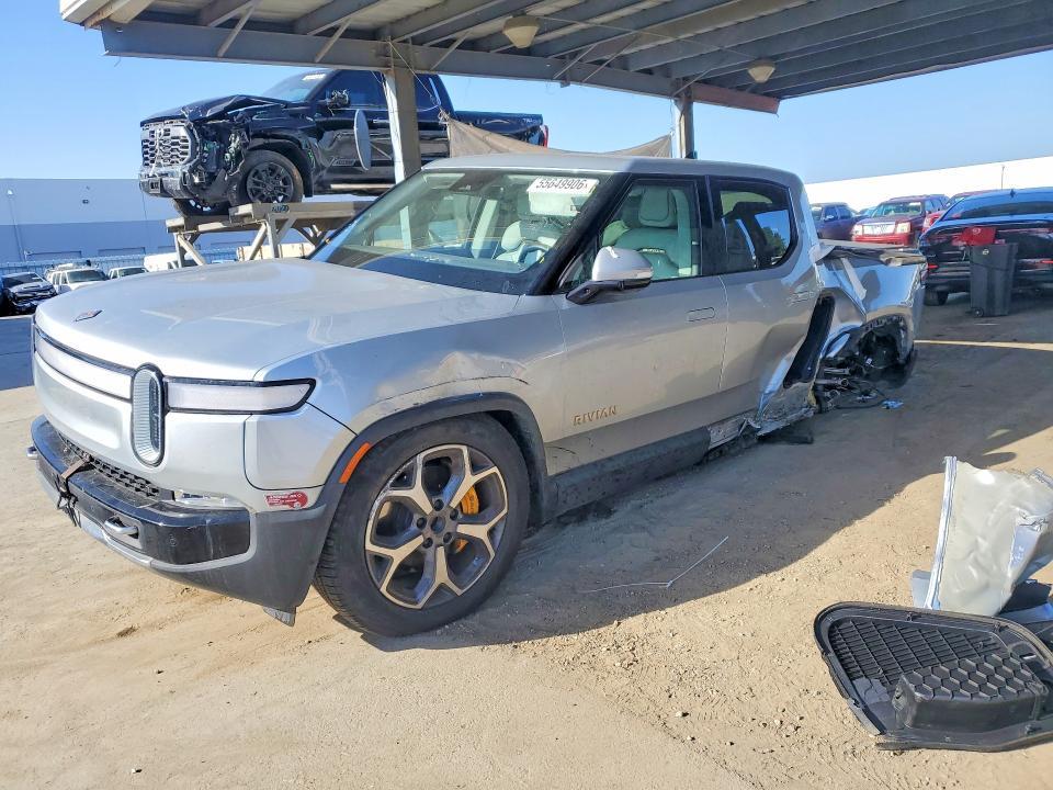 7FCTGAAA8PN025371 2023 Rivian R1T photo no. 1