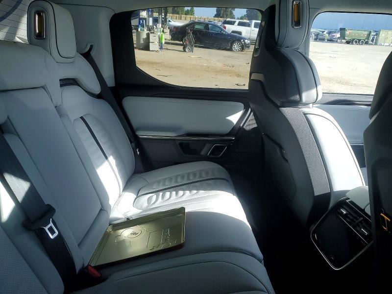 7FCTGAAA8PN025371 2023 Rivian R1T photo no. 10