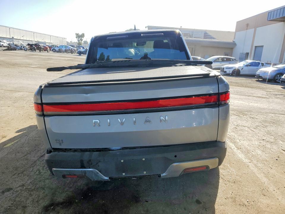 7FCTGAAA8PN025371 2023 Rivian R1T photo no. 6