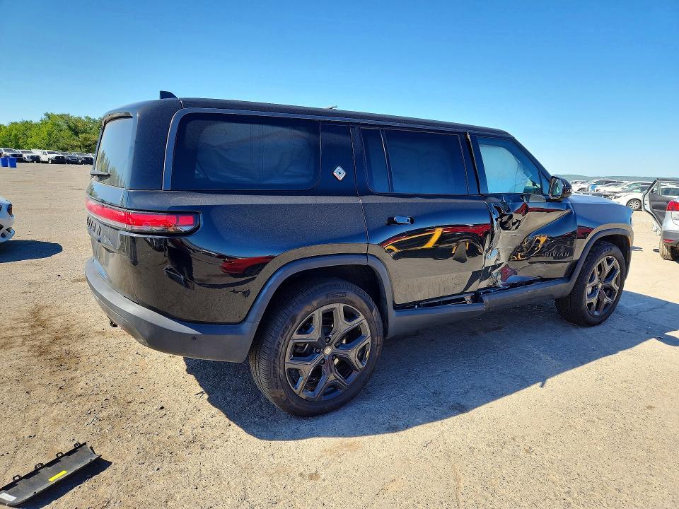 7PDSGBBA6SN063849 2025 Rivian R1S photo no. 3