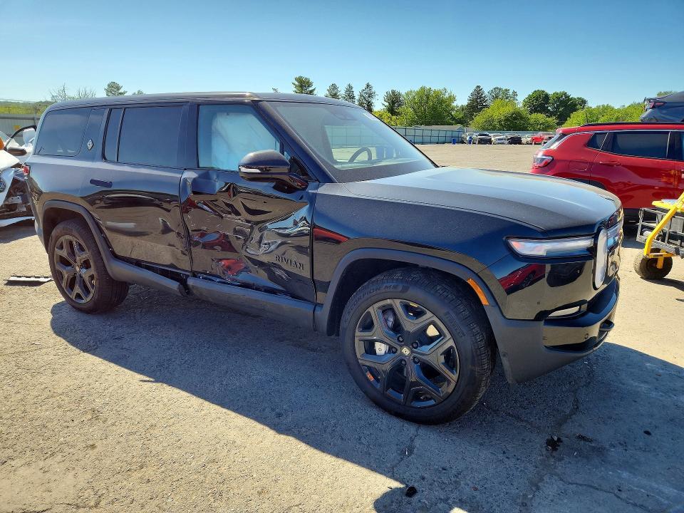 7PDSGBBA6SN063849 2025 Rivian R1S photo no. 4