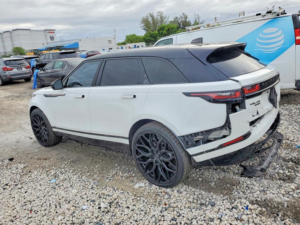 SALYL2RN7JA719643 2018 Land Rover Range Rover photo no. 2