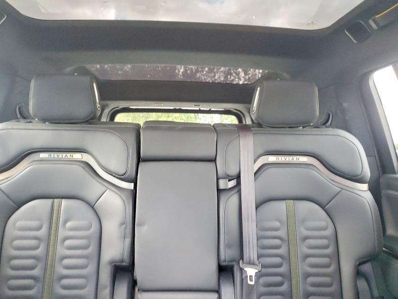 7PDSGABLXPN007917 2023 Rivian R1S photo no. 10