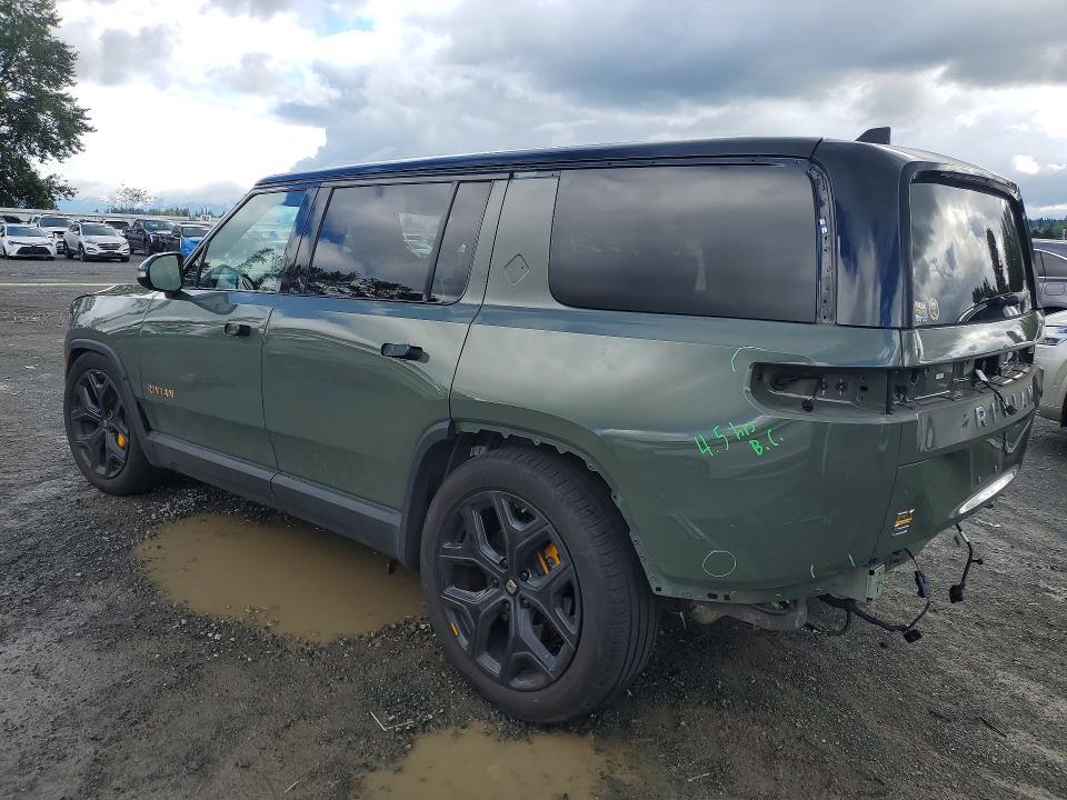 7PDSGABLXPN007917 2023 Rivian R1S photo no. 2