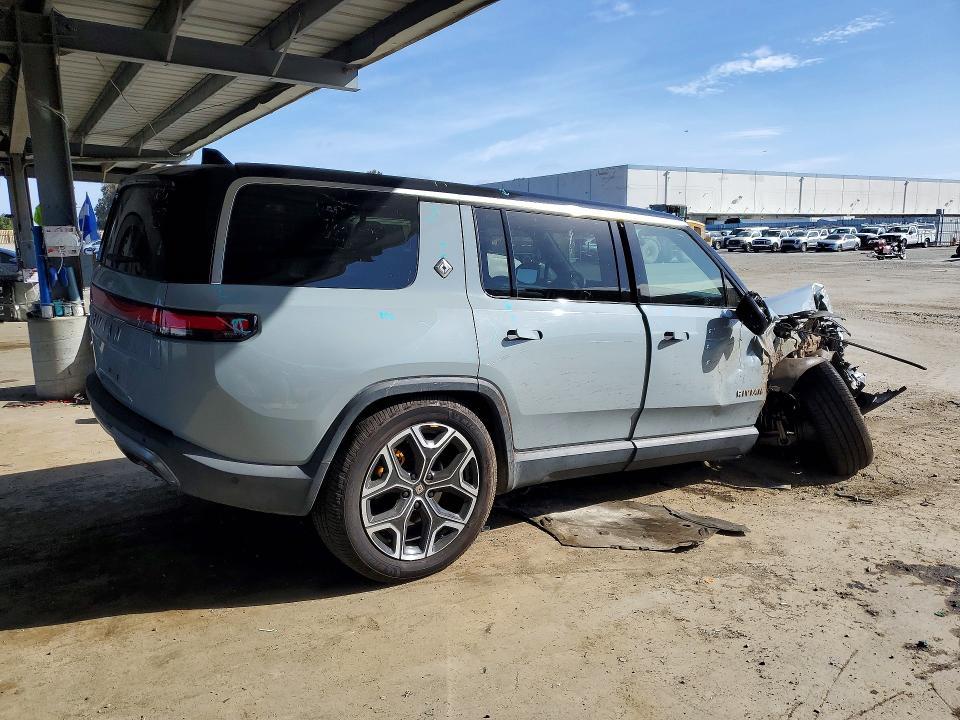 7PDSGABA2PN004010 2023 Rivian R1S photo no. 3