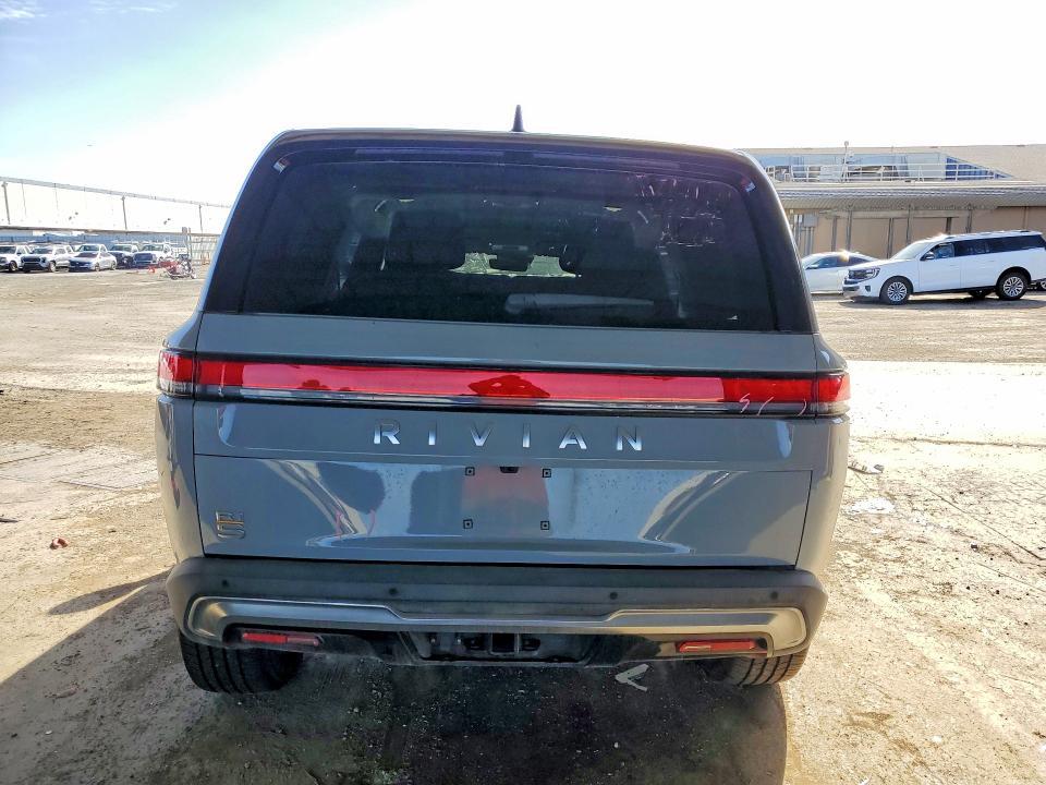 7PDSGABA2PN004010 2023 Rivian R1S photo no. 6