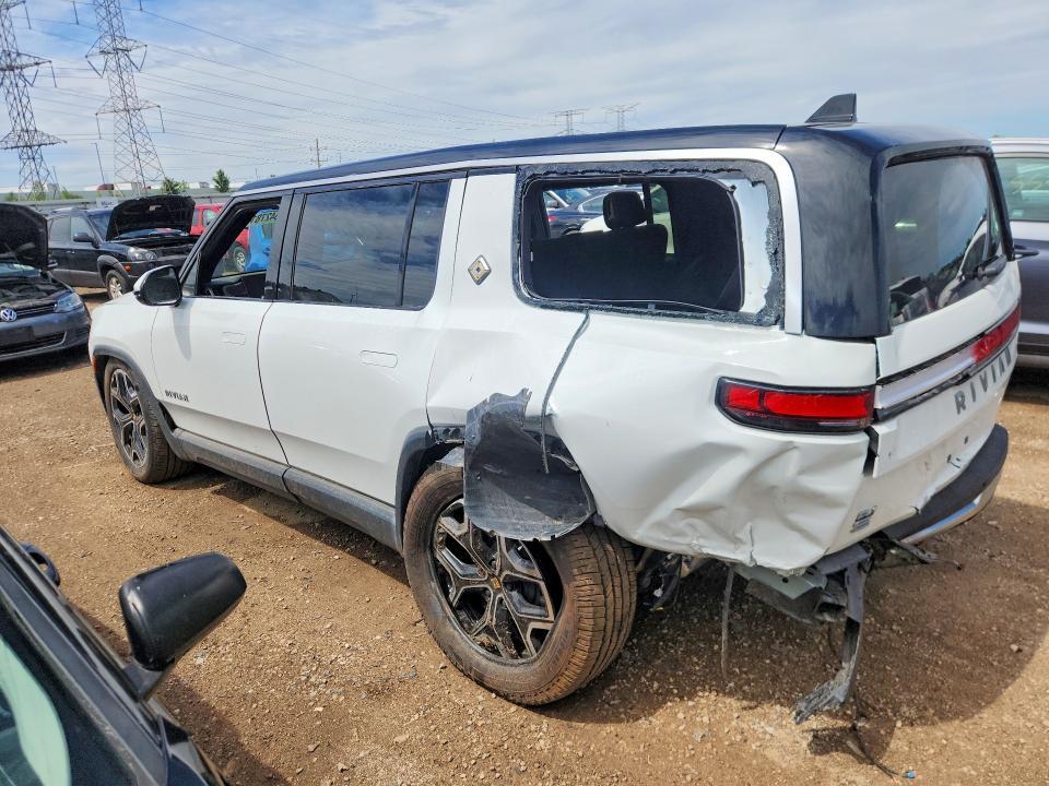 7PDSGBBA5SN074521 2025 Rivian R1S photo no. 2