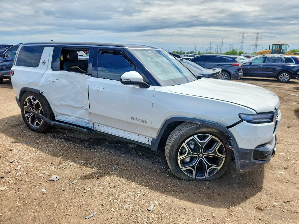 7PDSGBBA5SN074521 2025 Rivian R1S photo no. 4