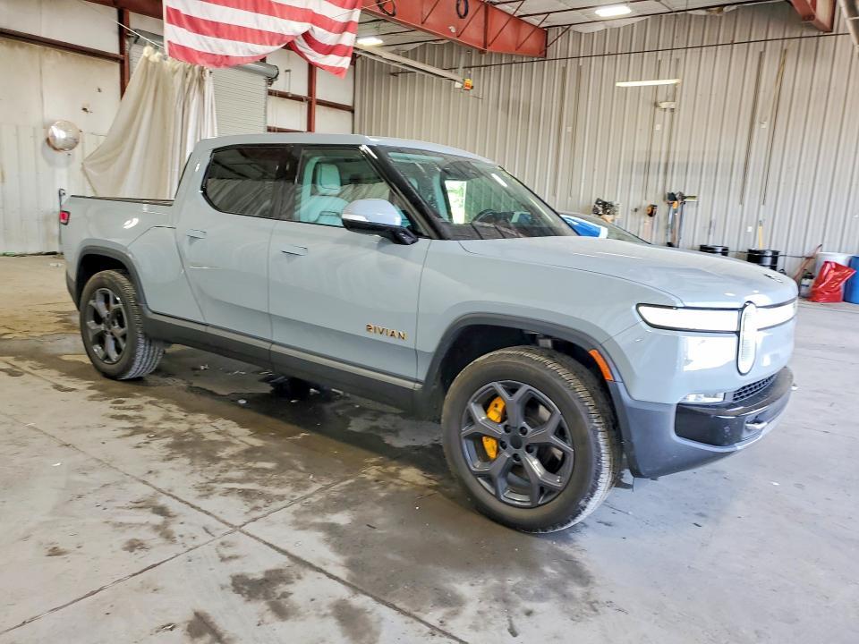 7FCTGAALXNN010417 2022 Rivian R1T photo no. 4