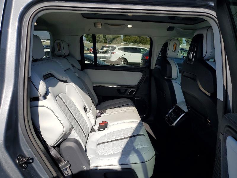 7PDSGABA9PN010077 2023 Rivian R1S photo no. 11