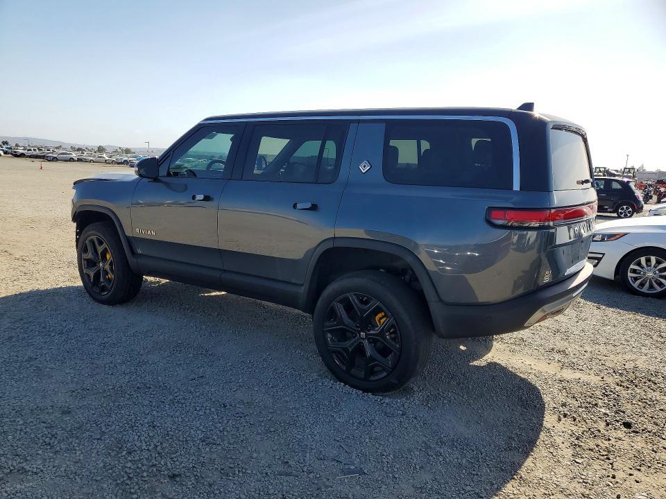 7PDSGABA9PN010077 2023 Rivian R1S photo no. 2