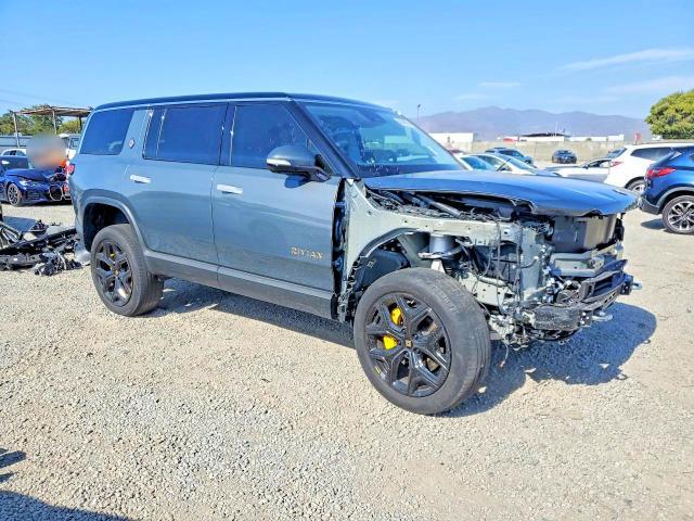 7PDSGABA9PN010077 2023 Rivian R1S photo no. 4