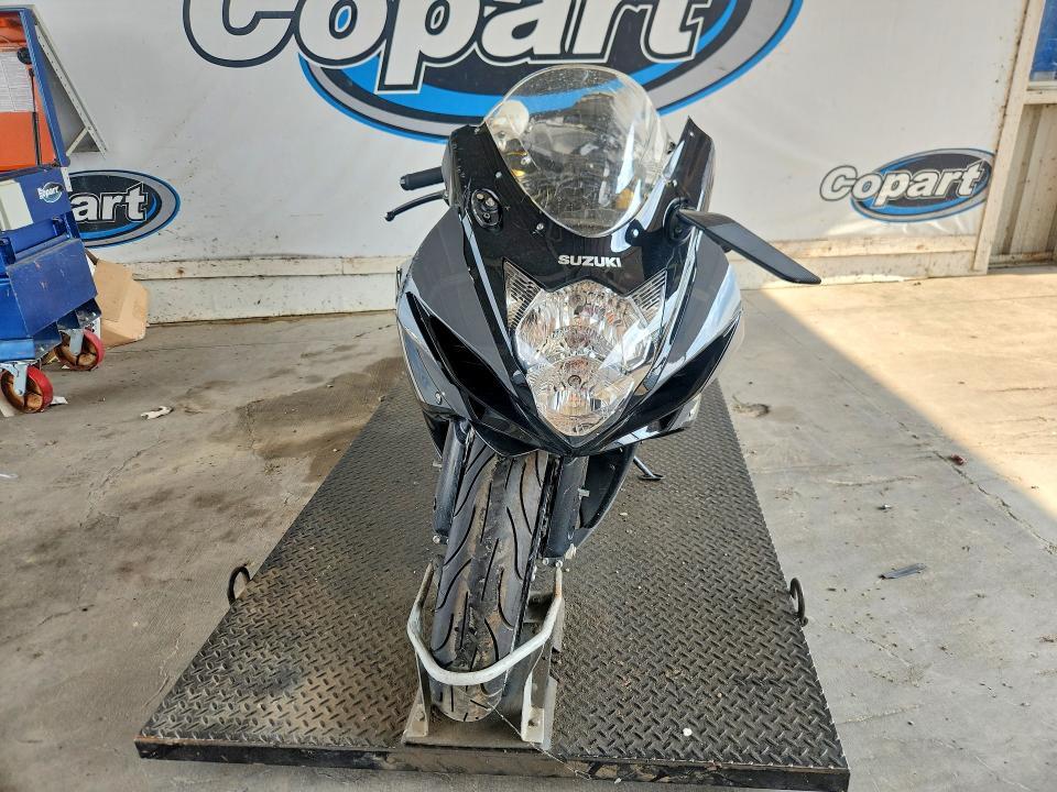 JS1GR7MA2S7100329 2025 Suzuki GSX-R750 photo no. 2