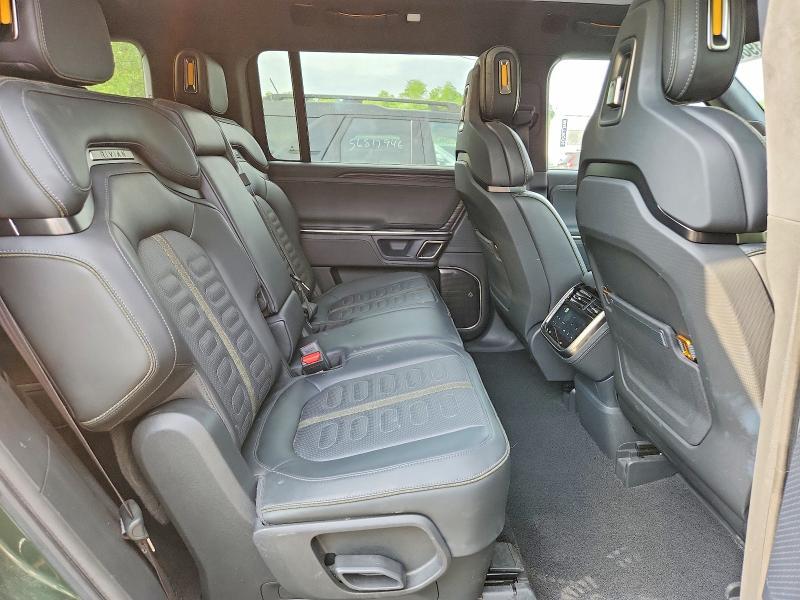 7PDSGABA4RN039327 2024 Rivian R1S photo no. 11