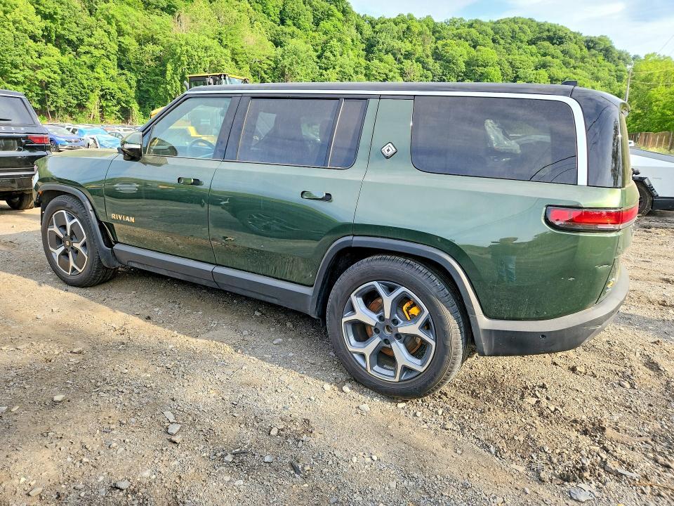 7PDSGABA4RN039327 2024 Rivian R1S photo no. 2