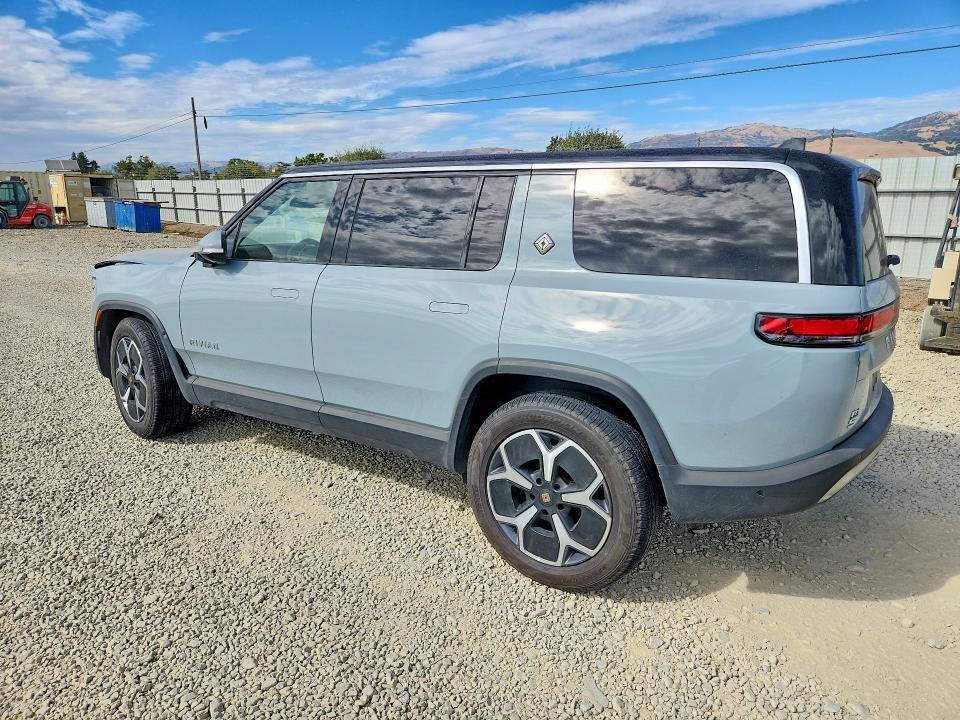 7PDSGBBA8RN037165 2024 Rivian R1S photo no. 2